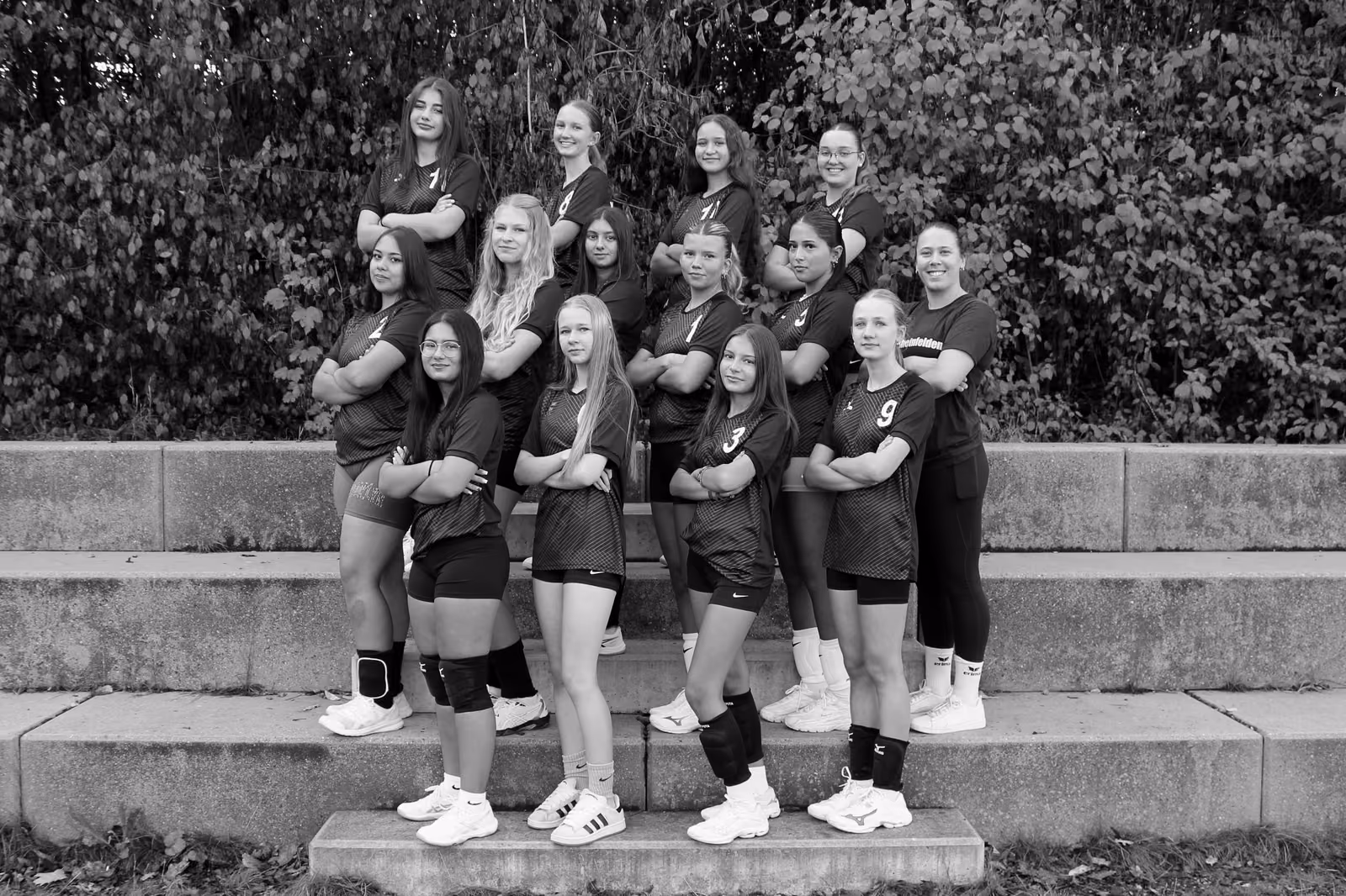 Hinten von links: Maxinne, Lara, Gwendolyn, Milena
Mitte von links: Altina, Lea, Muriel, Safiya, Asmin, Sarah (Trainerin)
Vorne von links: Elin, Isabella, Aline, Enna